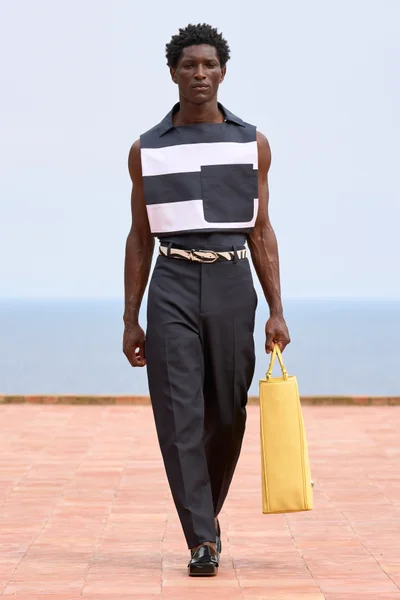 Look 24